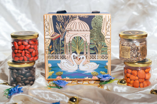Swan Elegance – 4 Jar Hamper