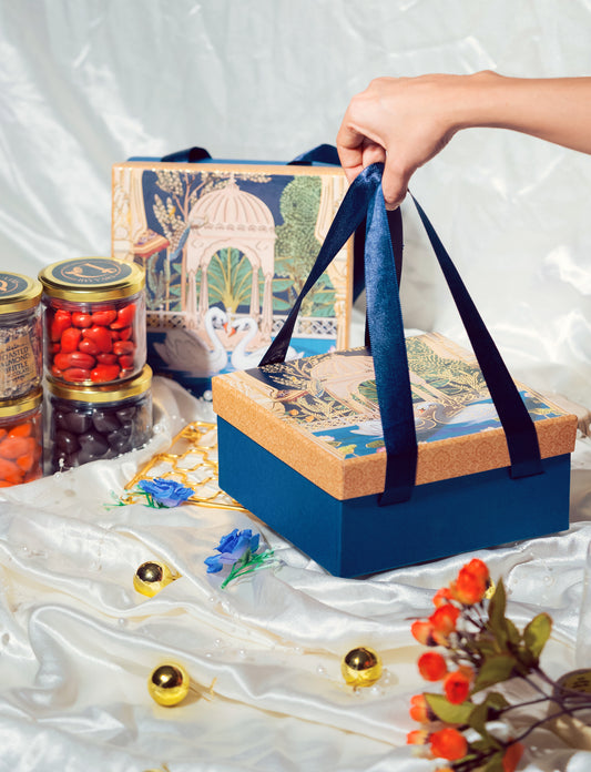 Swan Elegance – 4 Jar Hamper